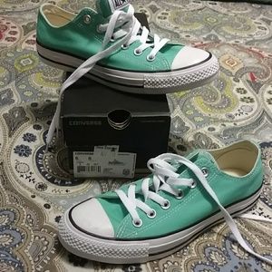 NWT Converse size 8 (women's) turquoise (menta)